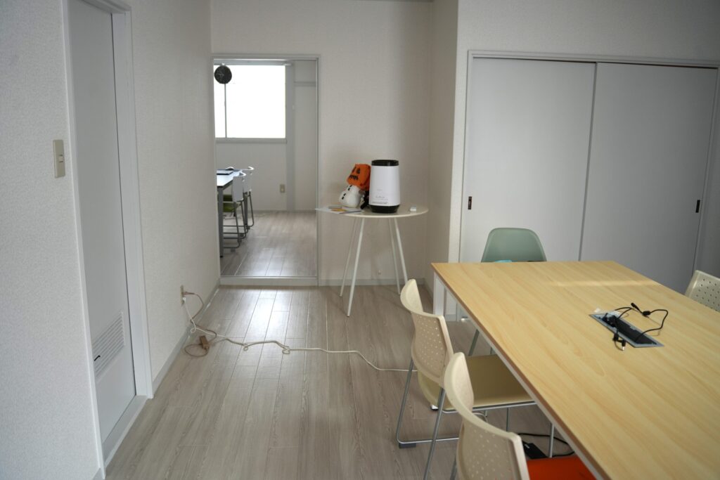 ルーム1からルーム2へ